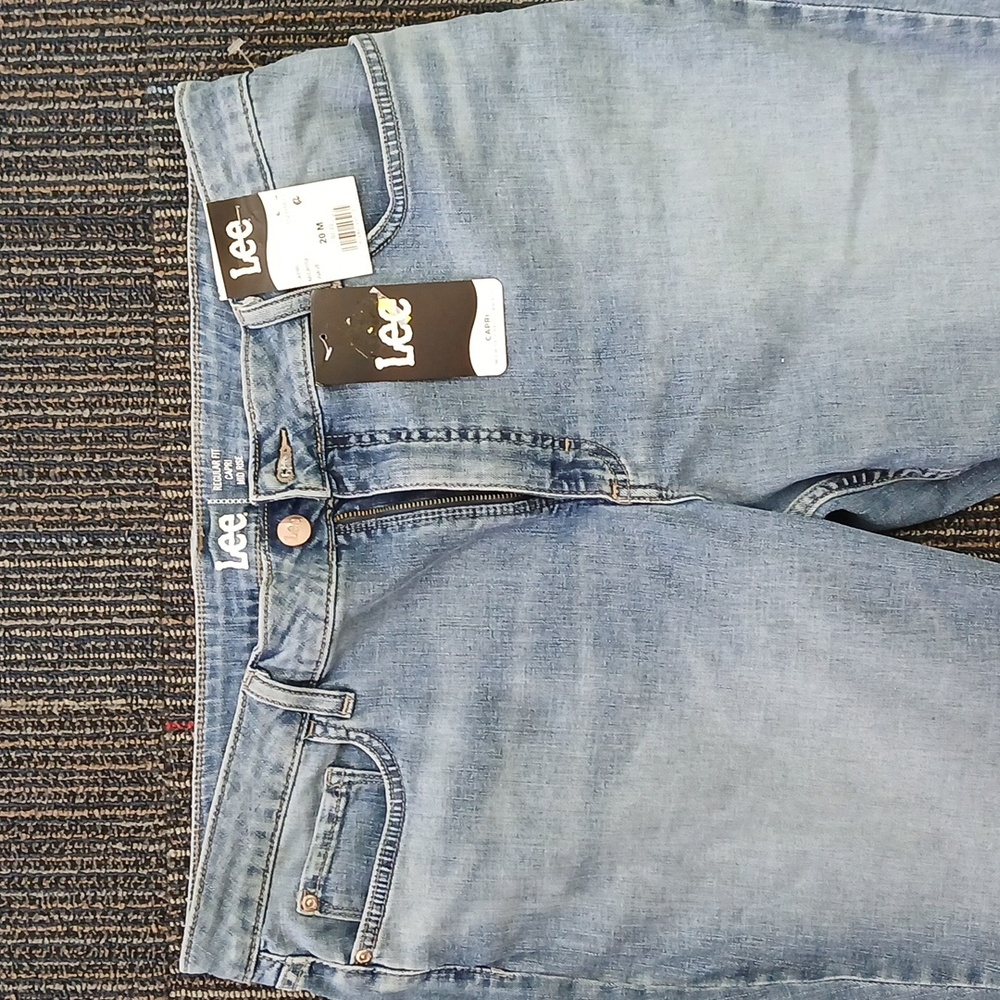 NWT Lee Riders Womens Capri Jeans Sz 20M Mid Rise Capri Denim Blue Jeans - Picture 4 of 7